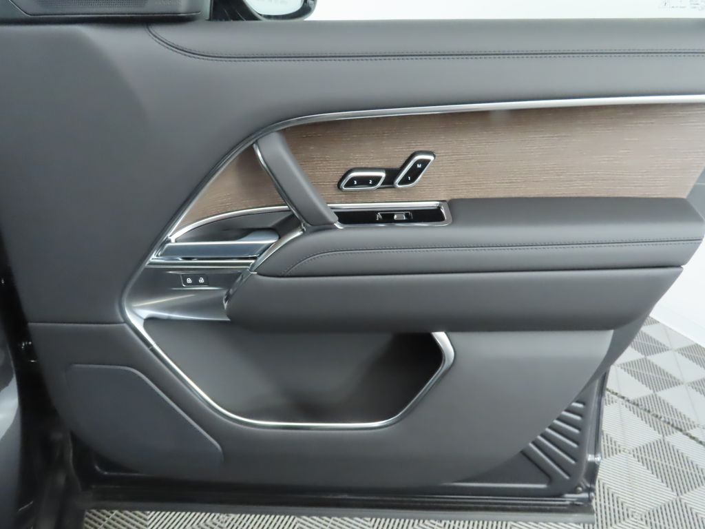 Thumbnail: 2025 Land Rover Range Rover - 26