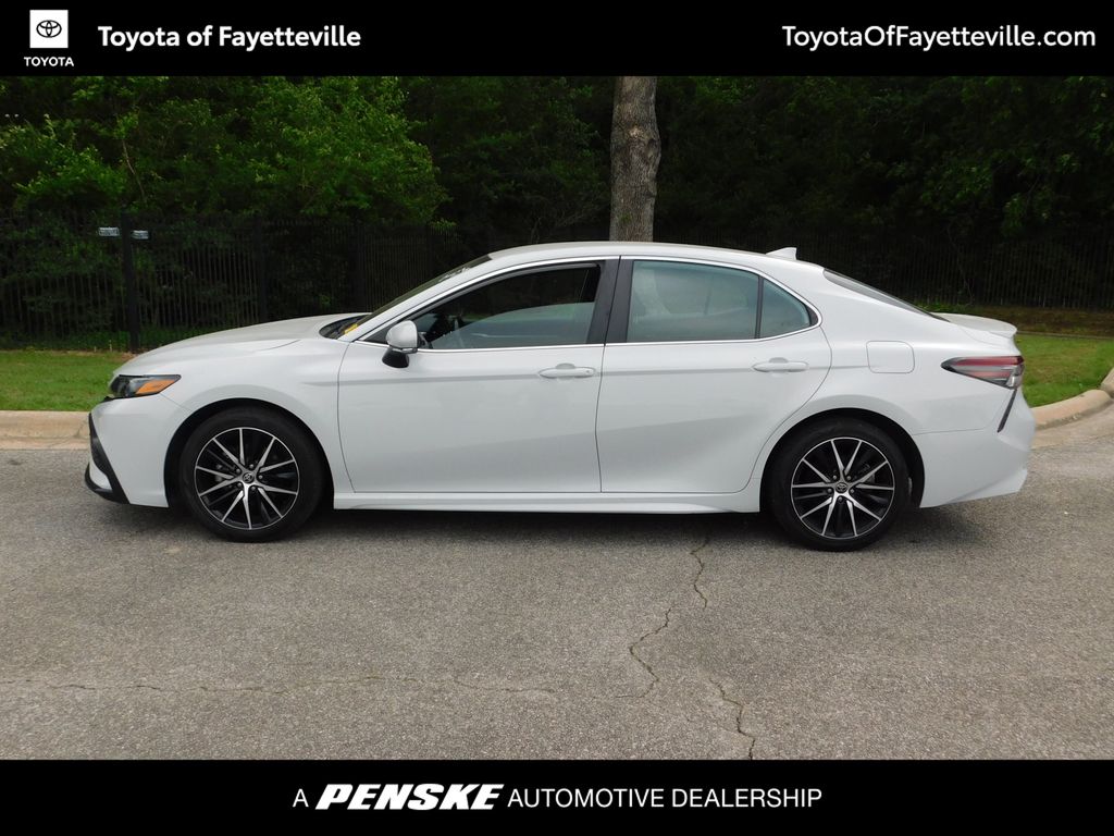 2023 Toyota Camry SE 2