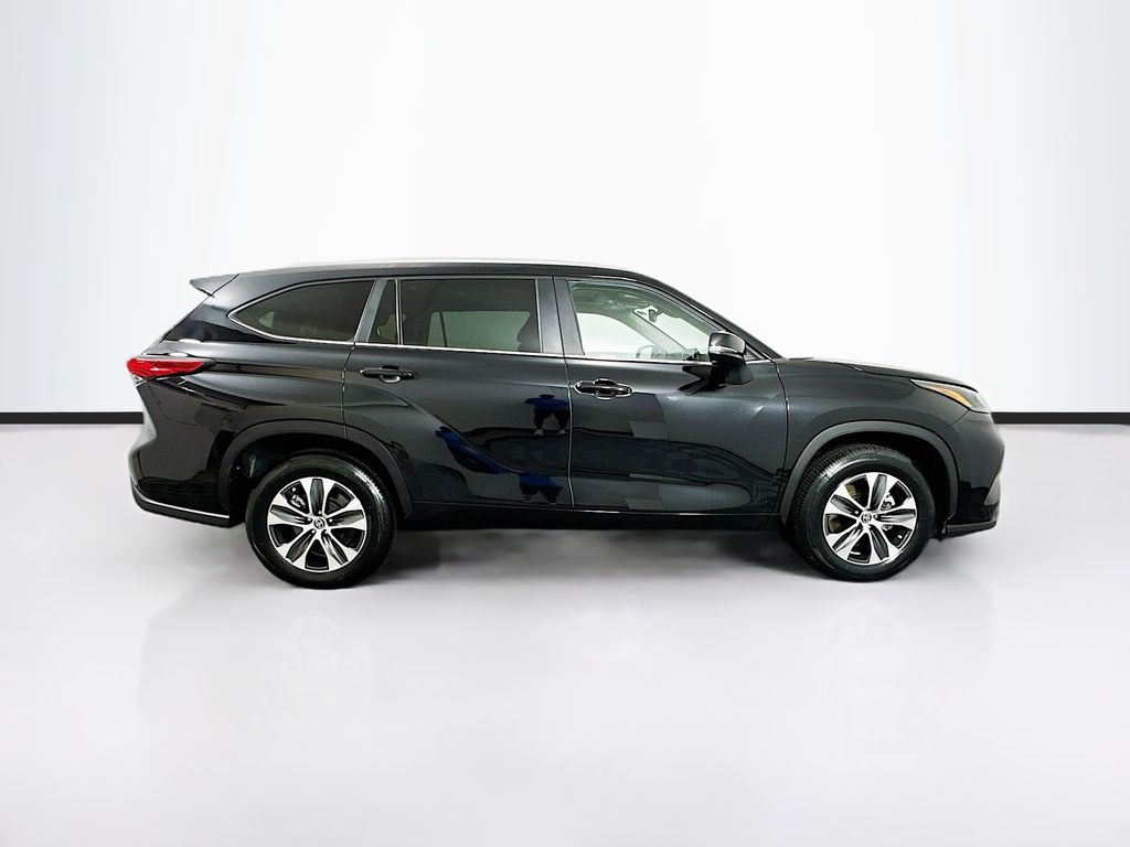 2023 Toyota Highlander XLE 4