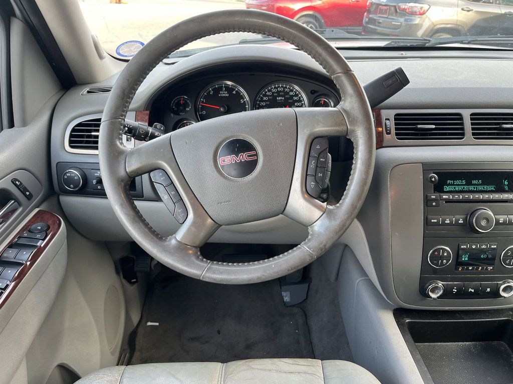 2011 GMC Yukon XL SLT 1500 16