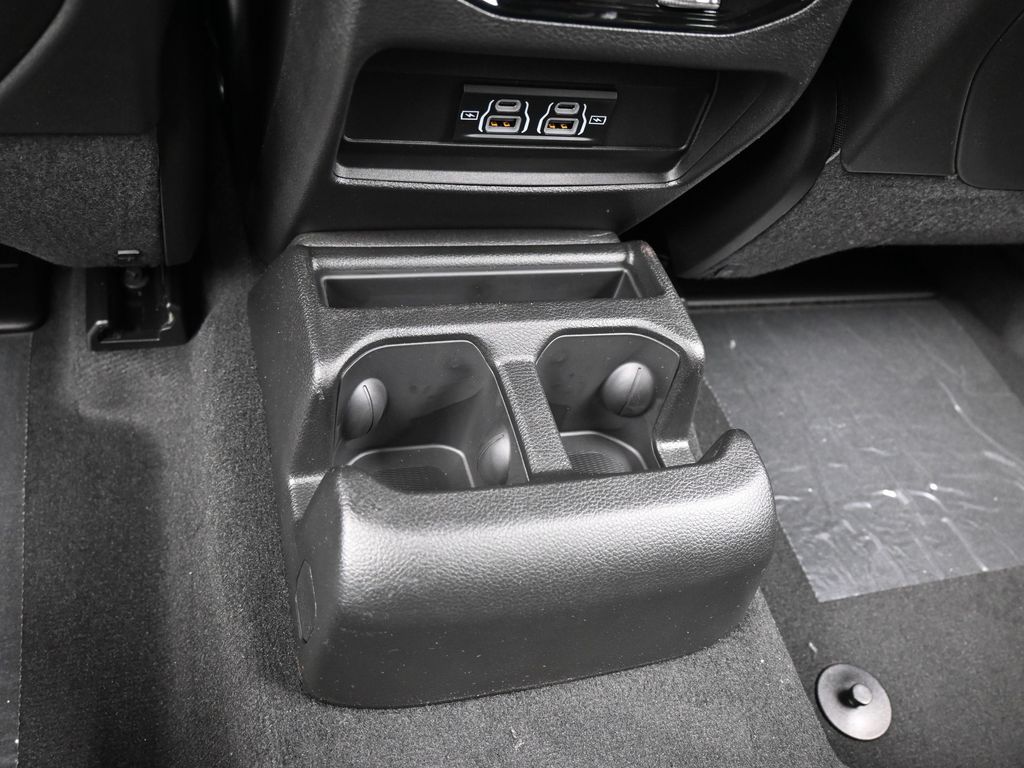 New 2026 Diamond Black Crystal Pearlcoat Jeep Laredo image 32