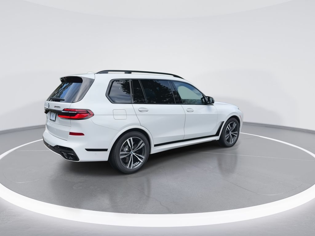 2025 BMW X7 M60i 8