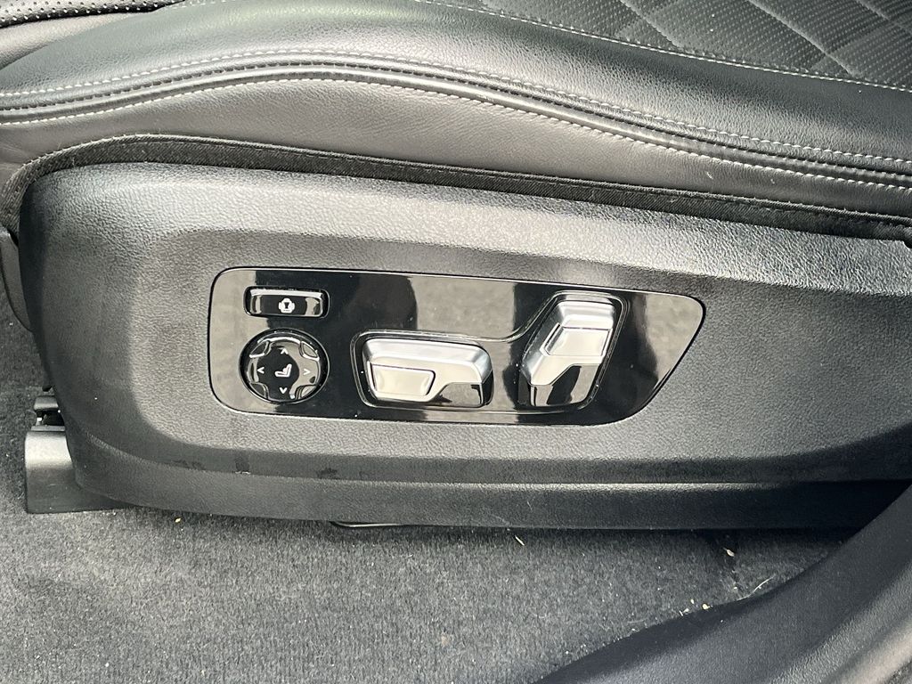 Thumbnail: 2024 BMW X7 - 12