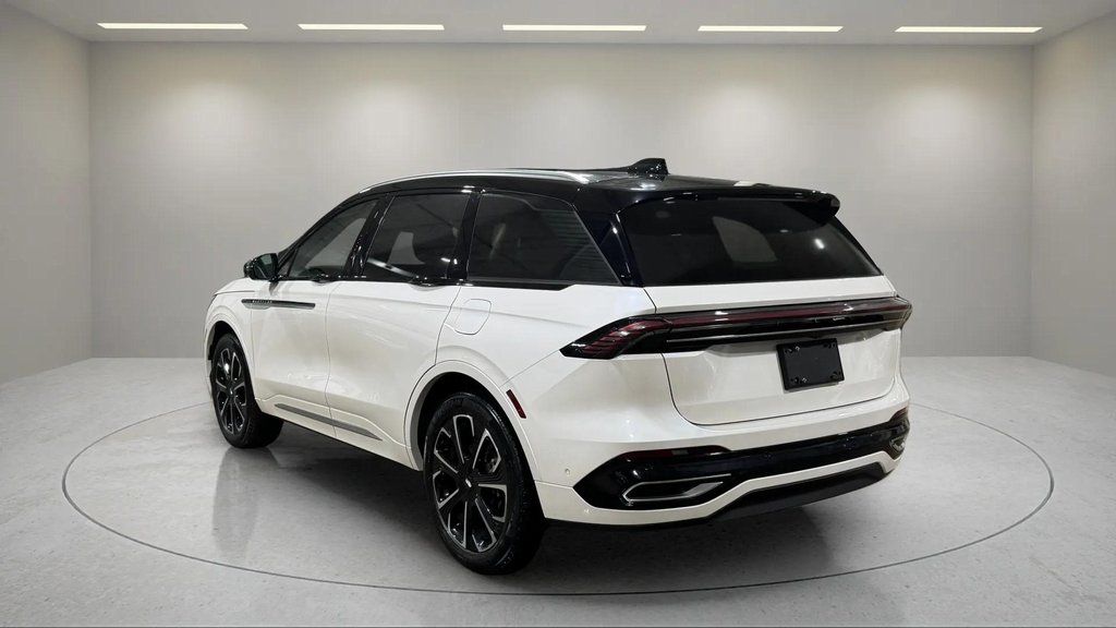 Certified Used 2024 White Platinum Metallic Tri-Coat Lincoln Reserve image 17