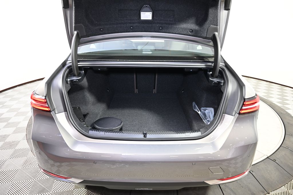 Thumbnail: 2026 BMW 5 Series - 10