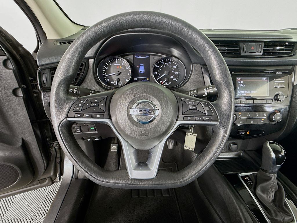 Thumbnail: 2017 Nissan Rogue Sport - 11