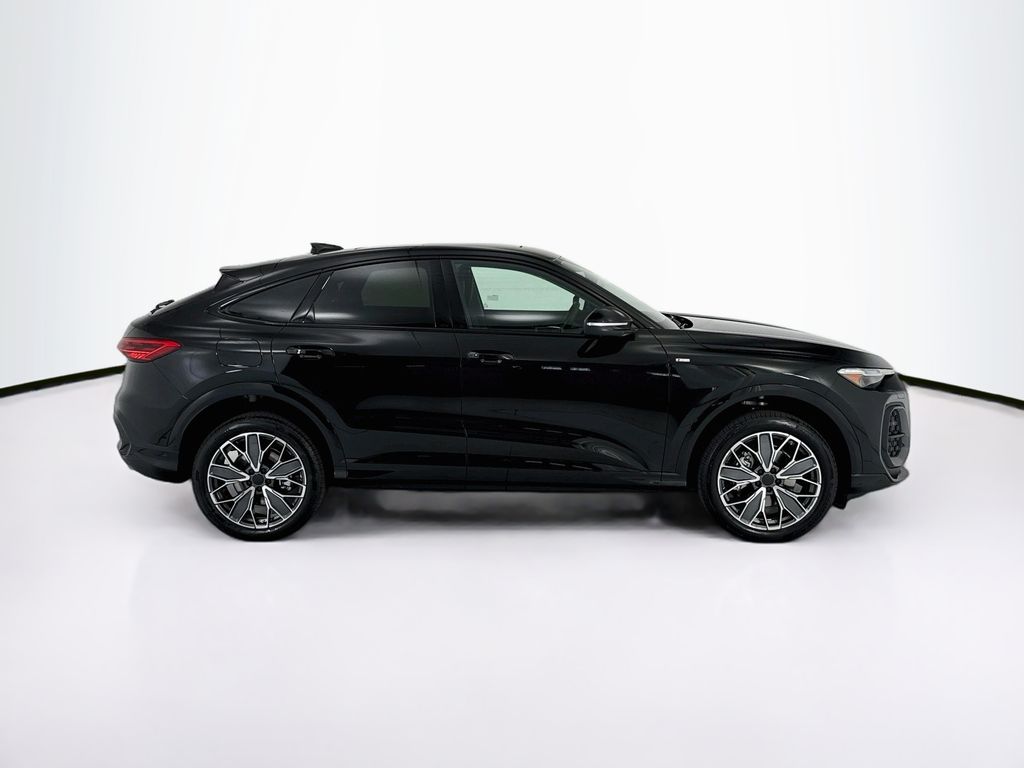 Thumbnail: 2026 Audi Q5 - 4