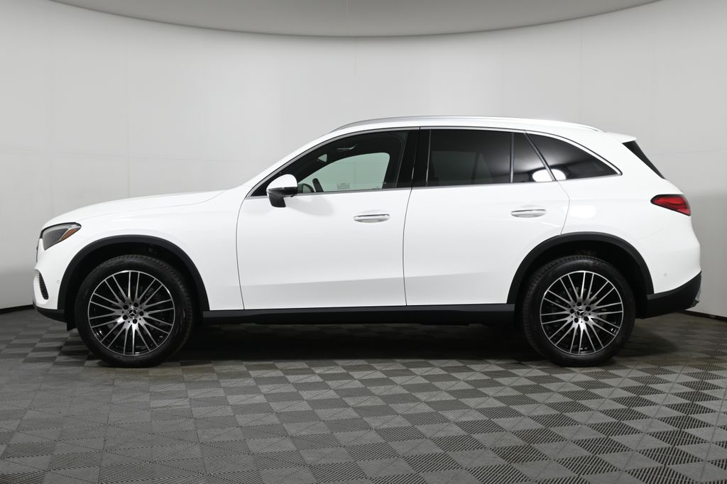 2025 Mercedes-Benz GLC 300 2