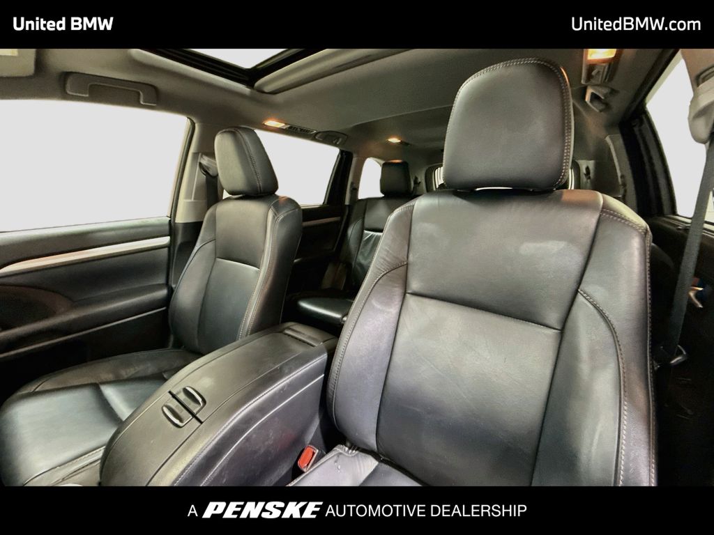 Thumbnail: 2016 Toyota Highlander - 12