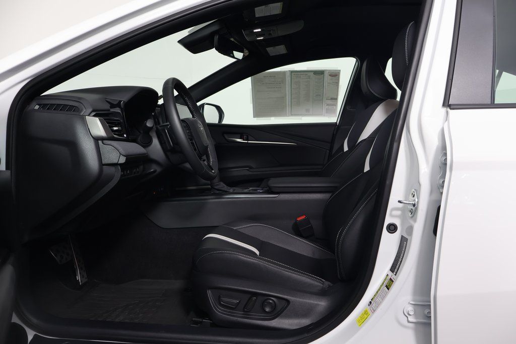 Thumbnail: 2025 Toyota Camry - 10