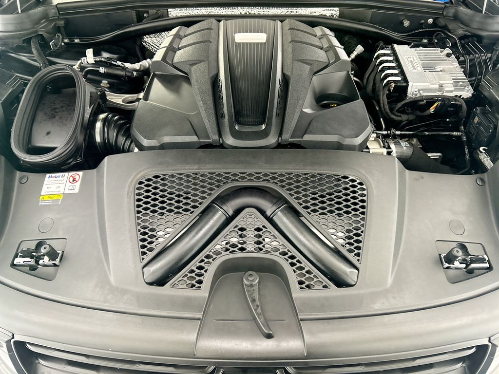 Thumbnail: 2023 Porsche Macan - 29