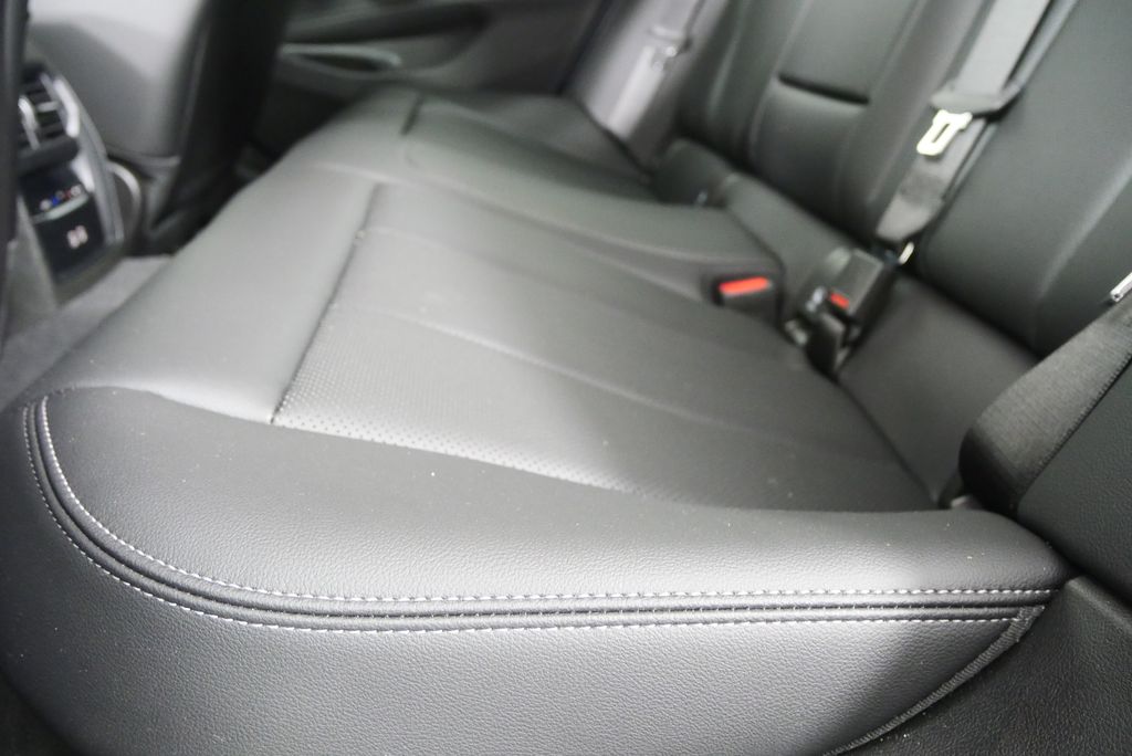 Thumbnail: 2025 BMW 3 Series - 15