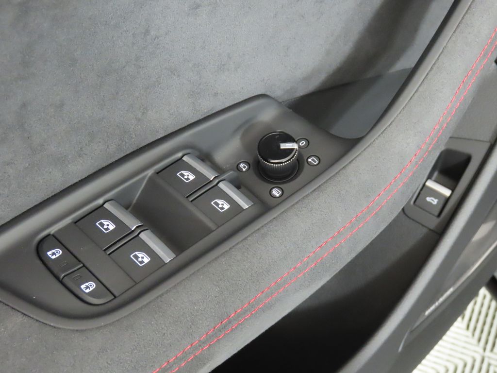 Thumbnail: 2026 Audi RS Q8 - 28