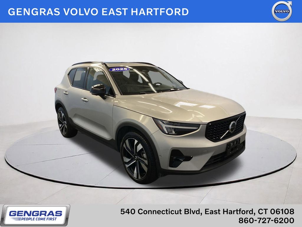 2025 Volvo XC40 B5 Plus Dark Theme AWD
