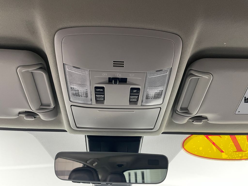 Thumbnail: 2017 Toyota RAV4 - 29