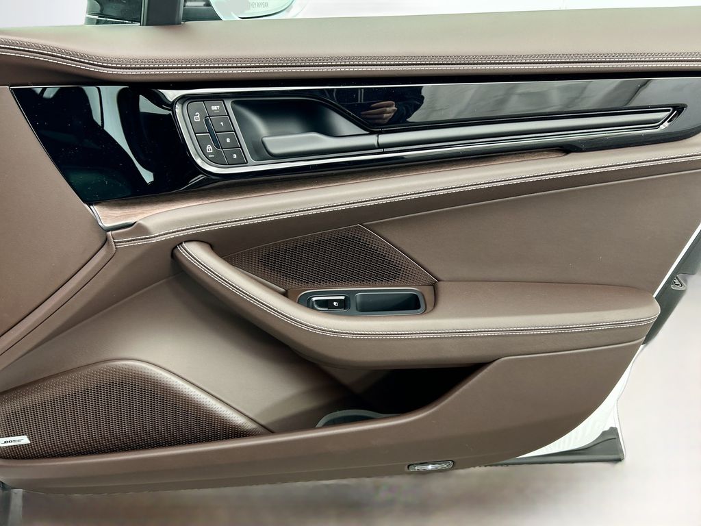 Thumbnail: 2026 Porsche Panamera - 26