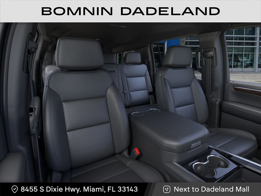 2025 Chevrolet Suburban LT photo