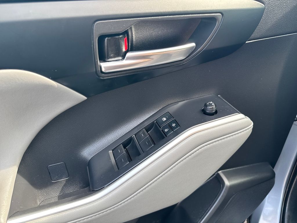 2022 Toyota Highlander XLE photo 35
