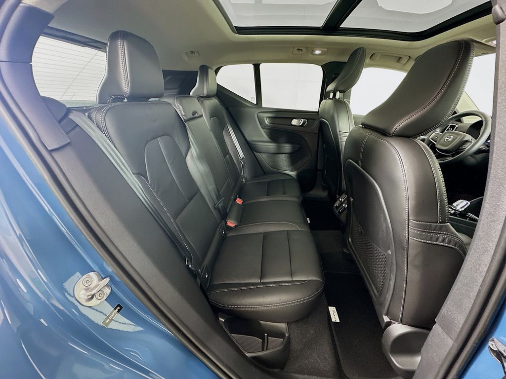 2023 Volvo XC40 B5 Plus 27