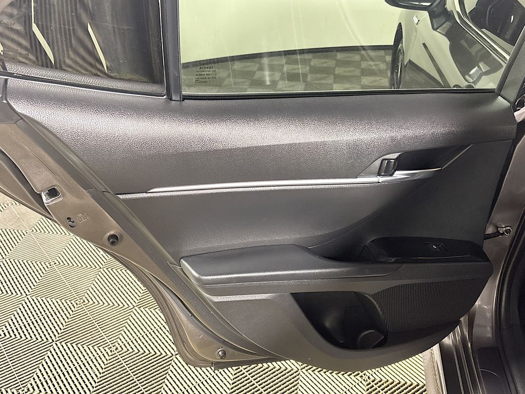 2020 Toyota Camry Hybrid SE