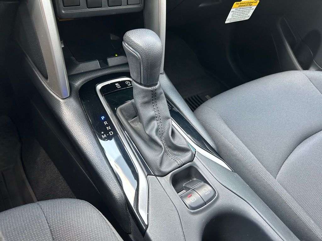2024 Toyota Corolla Cross LE 27