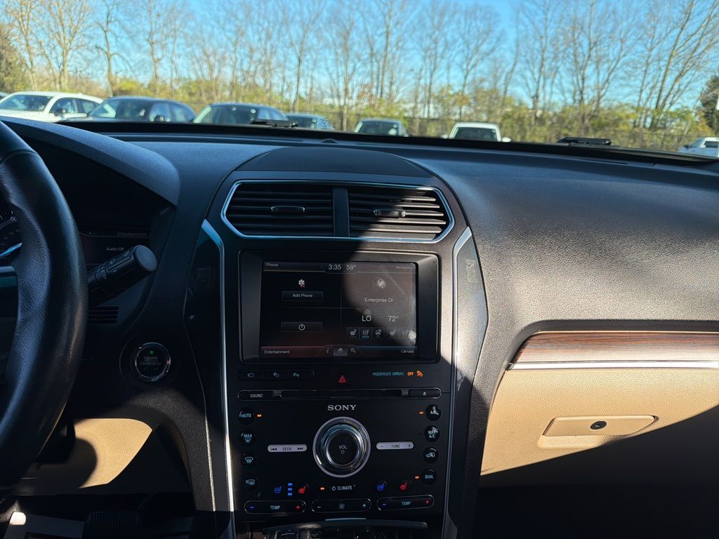 Thumbnail: 2016 Ford Explorer - 14