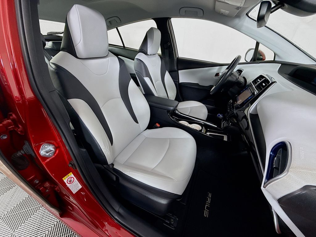 Thumbnail: 2016 Toyota Prius - 28