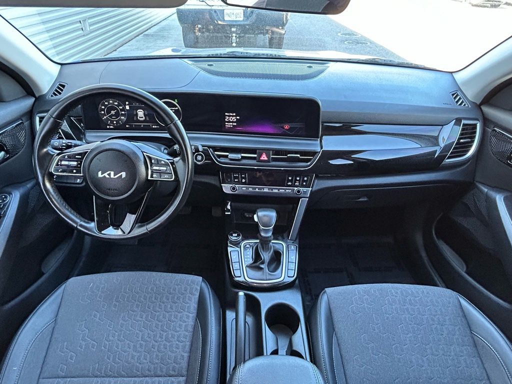 Used 2024 Blue Kia X-Line image 11