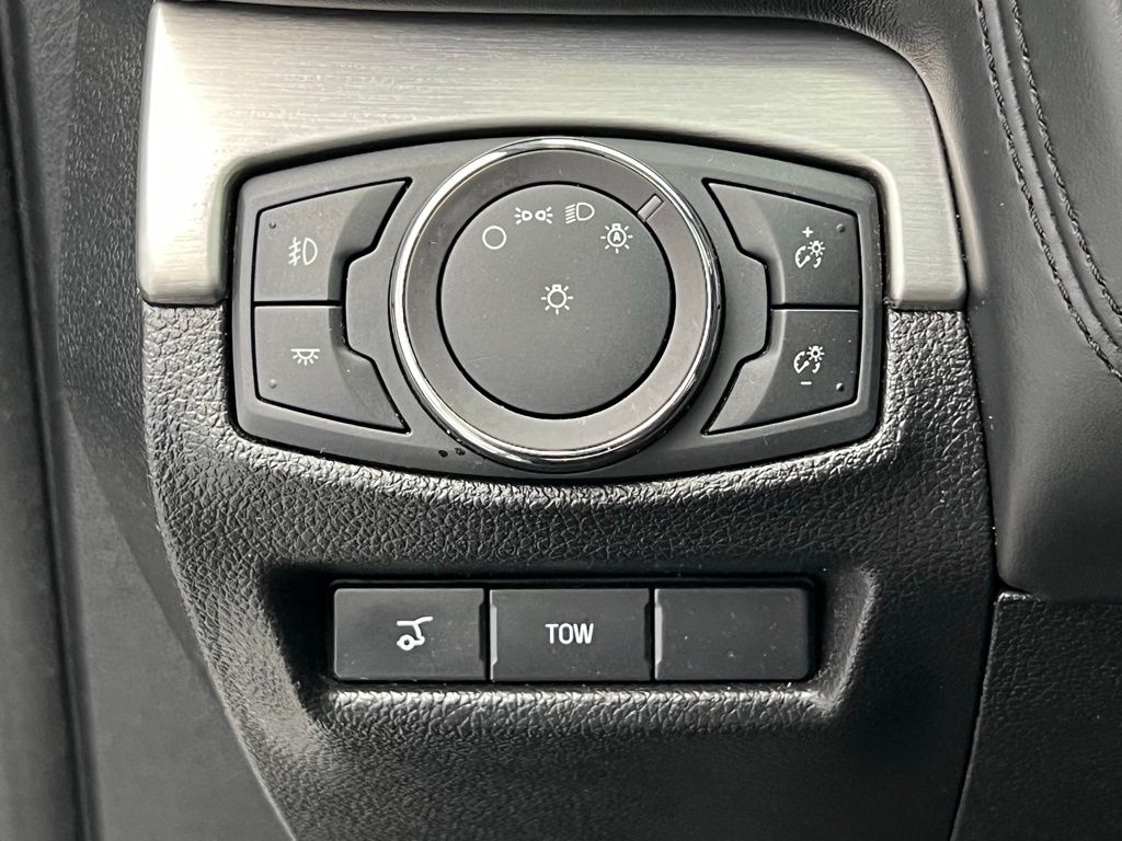 Thumbnail: 2019 Ford Explorer - 22