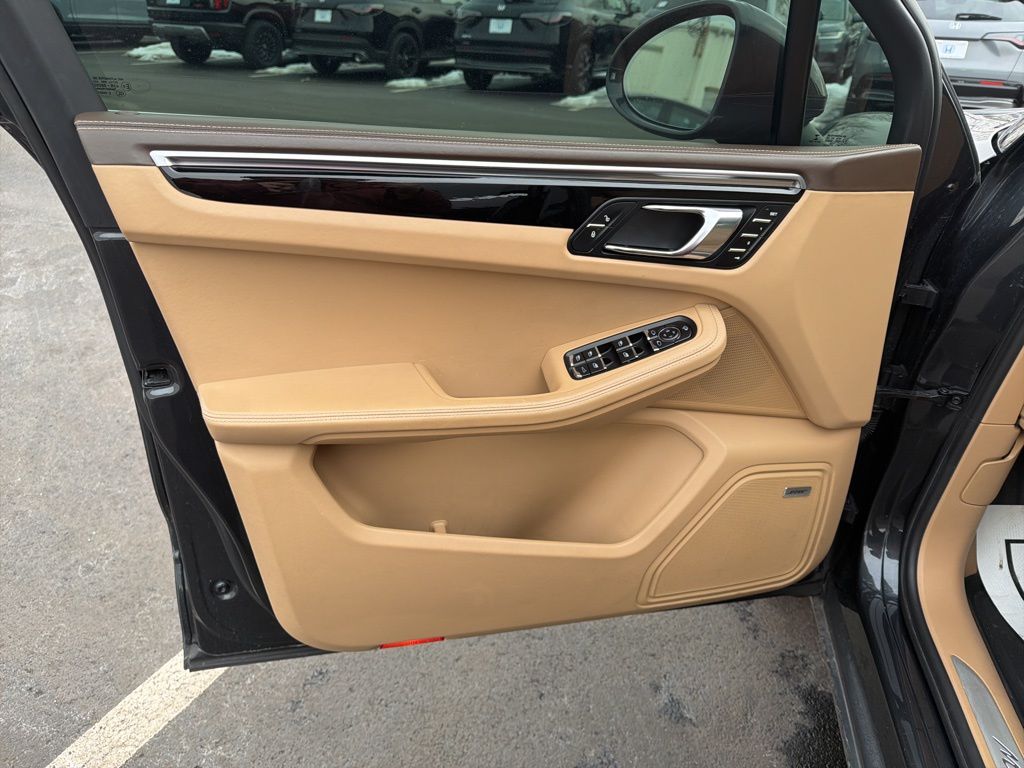 Thumbnail: 2017 Porsche Macan - 19