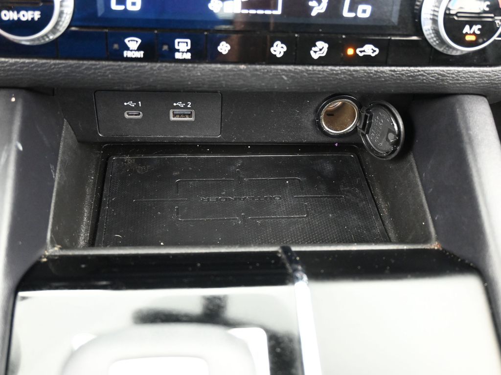 Used 2023 White Mitsubishi ES image 25