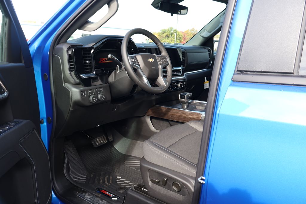 Thumbnail: 2026 Chevrolet Silverado 1500 - 13