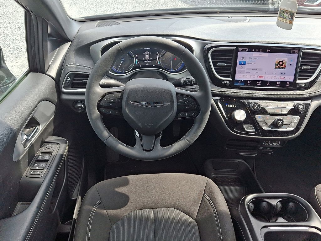 2022 Chrysler Pacifica Touring Black at South Hills CDJR