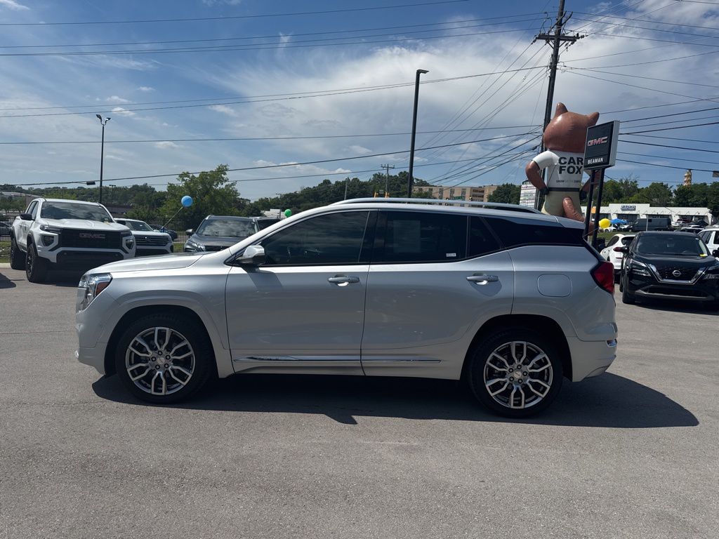 Used 2022 Silver GMC Denali image 4