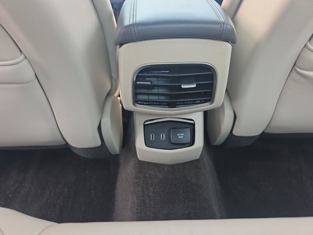 Used 2018 White Lincoln Select image 37