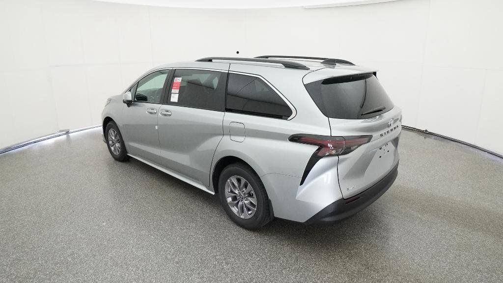 Thumbnail: 2025 Toyota Sienna - 31