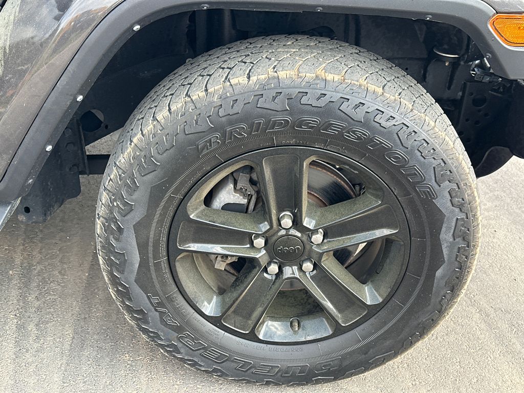 Used 2022 Gray Jeep Unlimited Sahara Altitude image 12