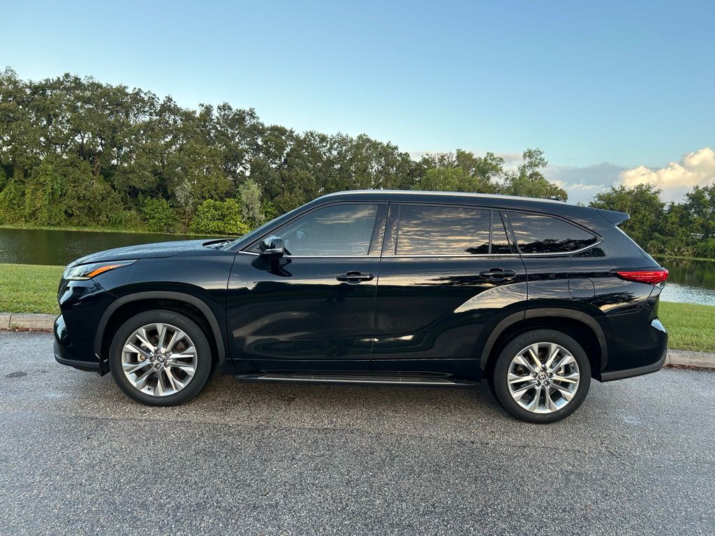 Thumbnail: 2023 Toyota Highlander - 2