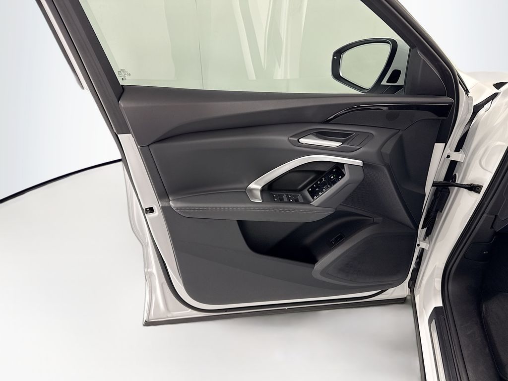 Thumbnail: 2025 Audi Q5 - 25
