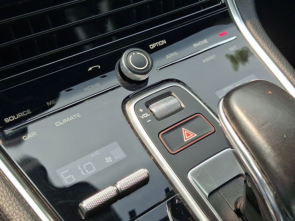 Thumbnail: 2018 Porsche Panamera - 15