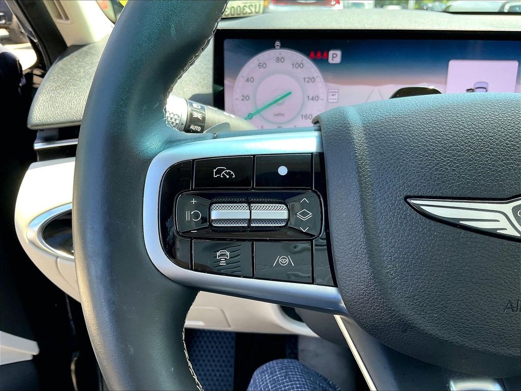 2026 Genesis GV70 — photo 23