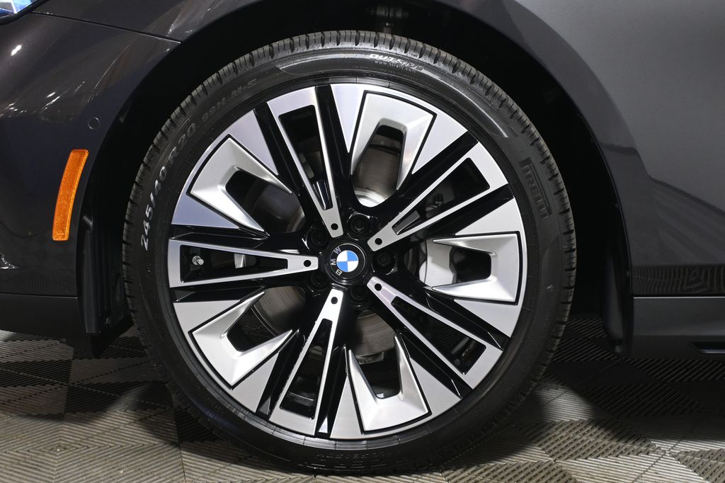 Thumbnail: 2026 BMW 5 Series - 12