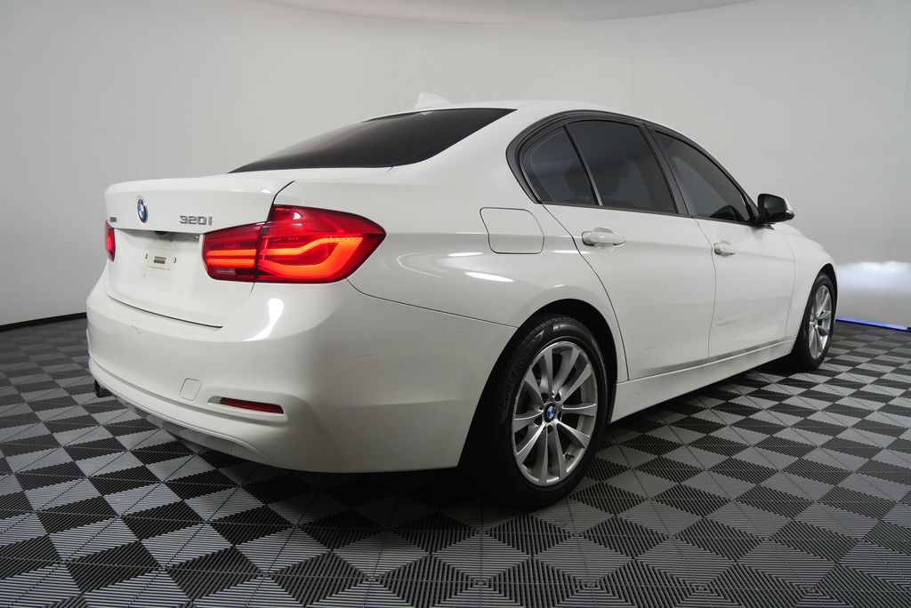 Thumbnail: 2018 BMW 3 Series - 3