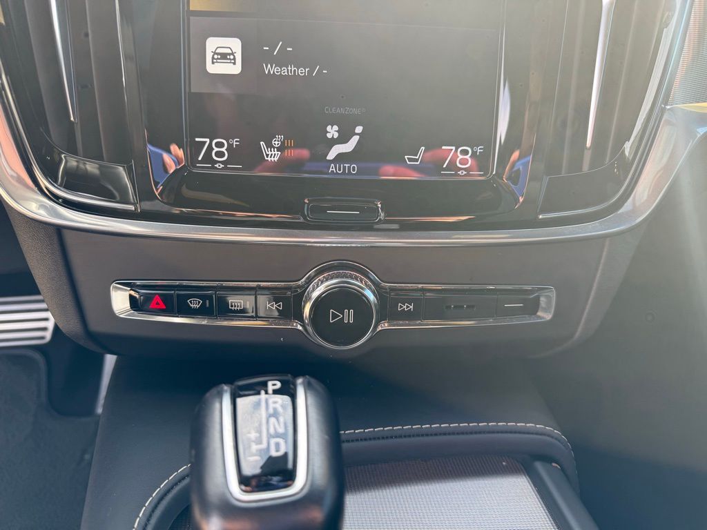 Thumbnail: 2020 Volvo S90 - 18