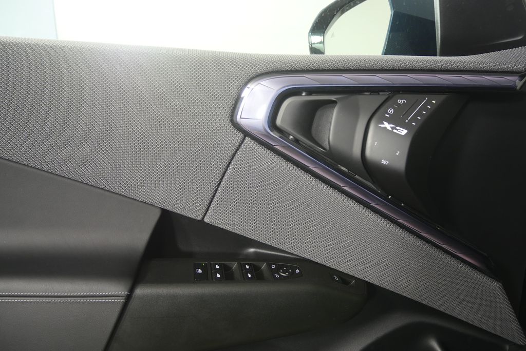 Thumbnail: 2025 BMW X3 - 8