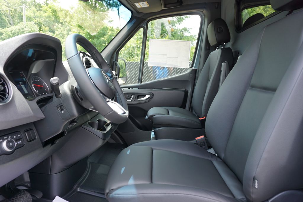 Thumbnail: 2025 Mercedes-Benz Sprinter - 24