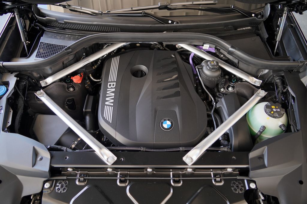 Thumbnail: 2027 BMW X7 - 21