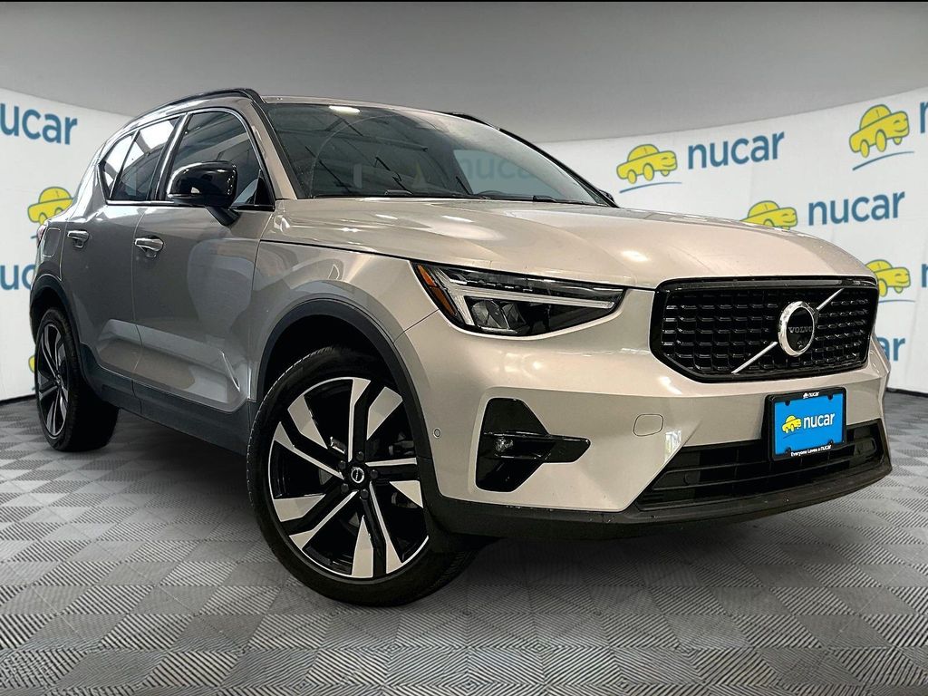 Silver 2025 Volvo XC40 B5 Plus Dark Theme AWD SUV / Crossover All-Wheel Drive Automatic