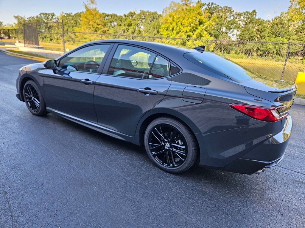 2025 Toyota Camry SE 3