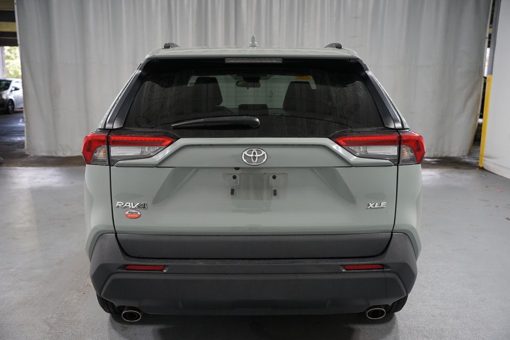 2022 Toyota RAV4 XLE 5